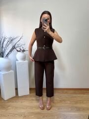 DOUBLE KUMAŞ MARKA MODEL  KEMERLİ YELEK PANTOLON TAKIM KAHVE
