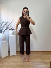 DOUBLE KUMAŞ MARKA MODEL  KEMERLİ YELEK PANTOLON TAKIM KAHVE