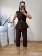 DOUBLE KUMAŞ MARKA MODEL  KEMERLİ YELEK PANTOLON TAKIM KAHVE