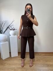 DOUBLE KUMAŞ MARKA MODEL  KEMERLİ YELEK PANTOLON TAKIM KAHVE