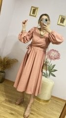 PEMBE KRUVAZE YAKA ELBİSE