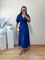 DÜĞÜM DETAYLI İPEK SATEN KENDİNDEN DESENLİ ELBİSE SAKS MAVİ