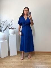 DÜĞÜM DETAYLI İPEK SATEN KENDİNDEN DESENLİ ELBİSE SAKS MAVİ