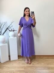 DÜĞÜM DETAYLI İPEK SATEN KENDİNDEN DESENLİ ELBİSE LİLA