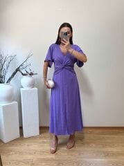 DÜĞÜM DETAYLI İPEK SATEN KENDİNDEN DESENLİ ELBİSE LİLA