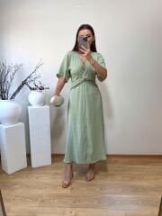 DÜĞÜM DETAYLI İPEK SATEN KENDİNDEN DESENLİ ELBİSE MİNT YEŞİLİ