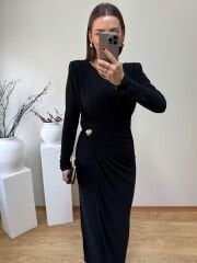 SANDY KUMAŞ VATKALI VE TOKA DETAYLI KRUVAZE ELBİSE SİYAH