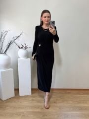 SANDY KUMAŞ VATKALI VE TOKA DETAYLI KRUVAZE ELBİSE SİYAH