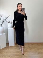 SANDY KUMAŞ VATKALI VE TOKA DETAYLI KRUVAZE ELBİSE SİYAH