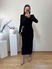 SANDY KUMAŞ VATKALI VE TOKA DETAYLI KRUVAZE ELBİSE SİYAH