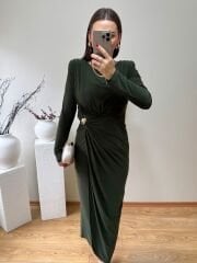 SANDY KUMAŞ VATKALI VE TOKA DETAYLI KRUVAZE ELBİSE YEŞİL