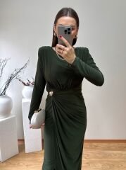 SANDY KUMAŞ VATKALI VE TOKA DETAYLI KRUVAZE ELBİSE YEŞİL