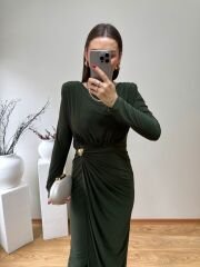 SANDY KUMAŞ VATKALI VE TOKA DETAYLI KRUVAZE ELBİSE YEŞİL