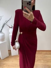 SANDY KUMAŞ VATKALI VE TOKA DETAYLI KRUVAZE ELBİSE BORDO