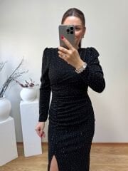 OMUZLARI VATKALI ÖNDEN DRAPELİ TAŞLI ELBİSE