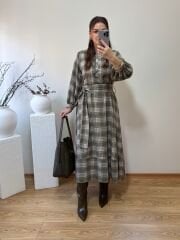 MARKA MODEL EKOSE DESENLİ KUŞAKLI MİDİ ELBİSE YEŞİL