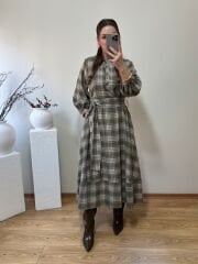 MARKA MODEL EKOSE DESENLİ KUŞAKLI MİDİ ELBİSE YEŞİL