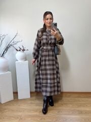 MARKA MODEL EKOSE DESEN MİDİ ELBİSE KAHVE