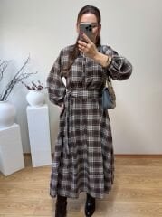 MARKA MODEL EKOSE DESEN MİDİ ELBİSE KAHVE