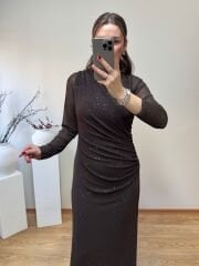 DRAPELİ KENDİNDEN SİMLİ TÜL ELBİSE KAHVE