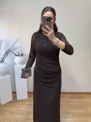 DRAPELİ KENDİNDEN SİMLİ TÜL ELBİSE KAHVE