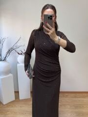 DRAPELİ KENDİNDEN SİMLİ TÜL ELBİSE KAHVE