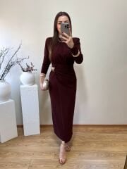 GOLD TOKA DETAYLI VATKALI DRAPELİ ELBİSE KIZIL KAHVE