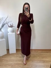 GOLD TOKA DETAYLI VATKALI DRAPELİ ELBİSE KIZIL KAHVE