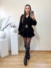 KOLLARI VE ETEK UCU DANTEL DETAYLI KEMERİ TOKALI ELBİSE