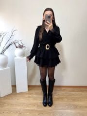 KOLLARI VE ETEK UCU DANTEL DETAYLI KEMERİ TOKALI ELBİSE