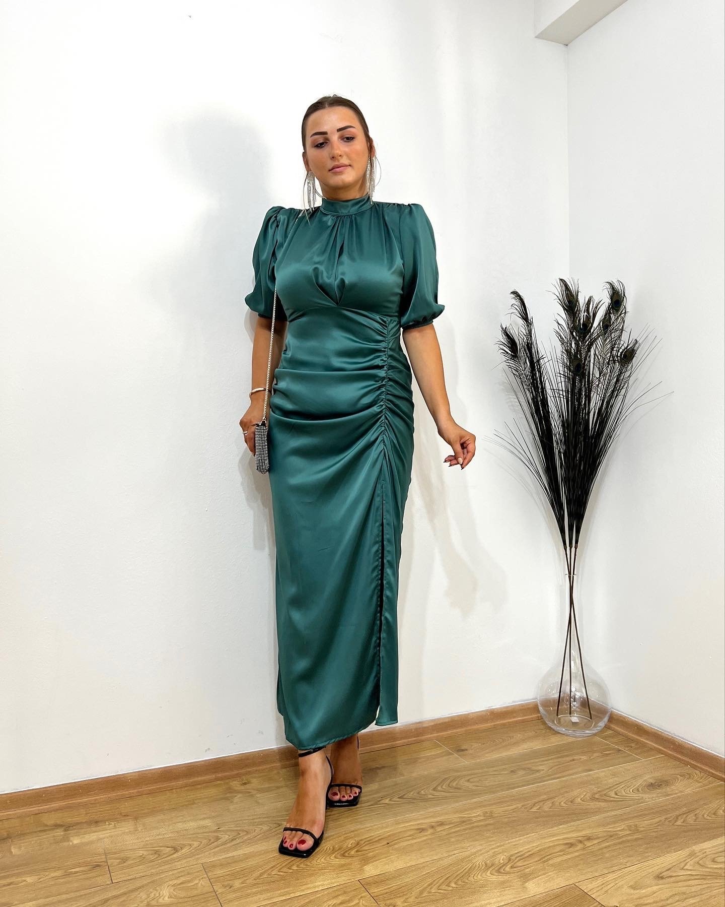 YEŞİL GİPELİ ÖZEL SATEN KUMAŞ TASARIM ELBİSE