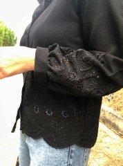 ETEK UCU VE KOL DETAY SİYAH GÖMLEK