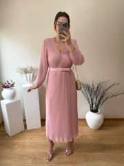 ÖZEL TASARIM KEMERLİ ŞİFON KUMAŞ PİLİSE ELBİSE PEMBE