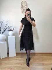 MARKA MODEL BOYUNDAN BAĞLAMALI PUANTİYELİ ELBİSE