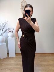 GOLD TOKA DETAYLI SİMLİ KRUVAZE ELBİSE KAHVE