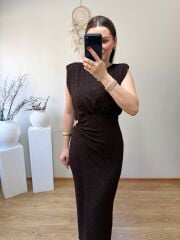 GOLD TOKA DETAYLI SİMLİ KRUVAZE ELBİSE KAHVE