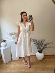 ÖNDEN DÜĞMELİ YANLARDAN CEPLİ KISA KOLLU  FİSTO ELBİSE BEYAZ