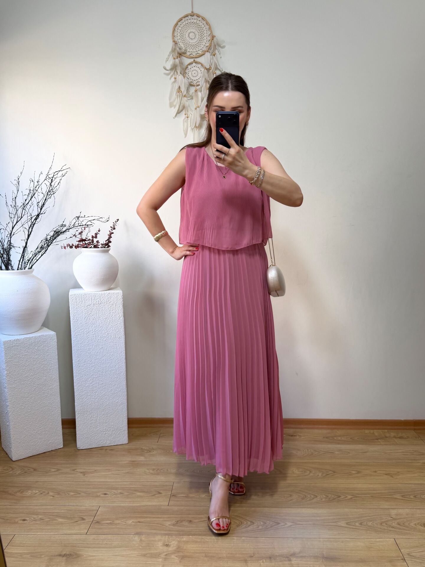 PİLİSELİ ŞİFON KUMAŞ BELDEN LASTİKLİ ELBİSE PEMBE