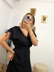 ORJİNAL MARKA SİYAH KOLLARI BÜZGÜLÜ ELBİSE