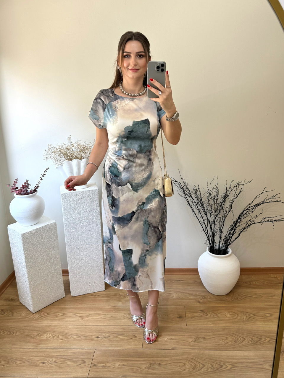 ORJİNAL MARKA MODEL YANDAN GİPELİ ETEK KISMI KRUVAZE SATEN ELBİSE