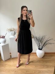 PARLAK PİLİSE KUMAŞ BELDEN LASTİKLİ KOLSUZ ELBİSE SİYAH