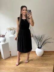 PARLAK PİLİSE KUMAŞ BELDEN LASTİKLİ KOLSUZ ELBİSE SİYAH