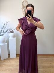 PARLAK ŞİFON KUMAŞ ARKA BEL KISMI LASTİKLİ VOLANLI ELBİSE MÜRDÜM