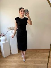 YANDAN DRAPELİ OMUZLARI VATKALI ELBİSE