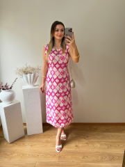 ARKASI LASTİKLİ TENSEL KUMAŞ YANDAN YIRTMAÇLI ELBİSE PEMBE