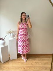 ARKASI LASTİKLİ TENSEL KUMAŞ YANDAN YIRTMAÇLI ELBİSE PEMBE