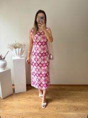 ARKASI LASTİKLİ TENSEL KUMAŞ YANDAN YIRTMAÇLI ELBİSE PEMBE