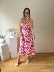 ARKASI LASTİKLİ TENSEL KUMAŞ YANDAN YIRTMAÇLI ELBİSE PEMBE