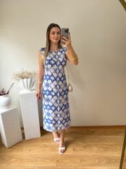 ARKASI LASTİKLİ TENSEL KUMAŞ YANDAN  YIRTMAÇLI ELBİSE MAVİ