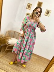 YEŞİL ÜZERİ PEMBE ÇİÇEKLİ GİPELİ ELBİSE